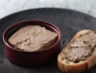 Paté en terrina y sobre una tostada